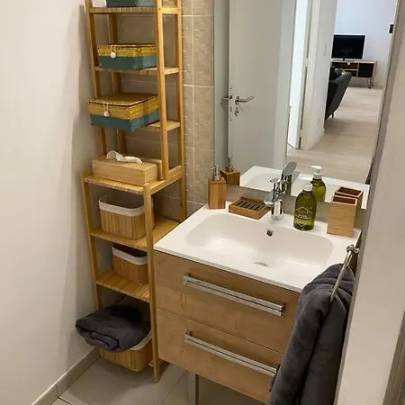Brand New 1 Bedroom Flat With Parking- 5 Min Paris Pte De Versailles Issy-les-Moulineaux Exterior foto